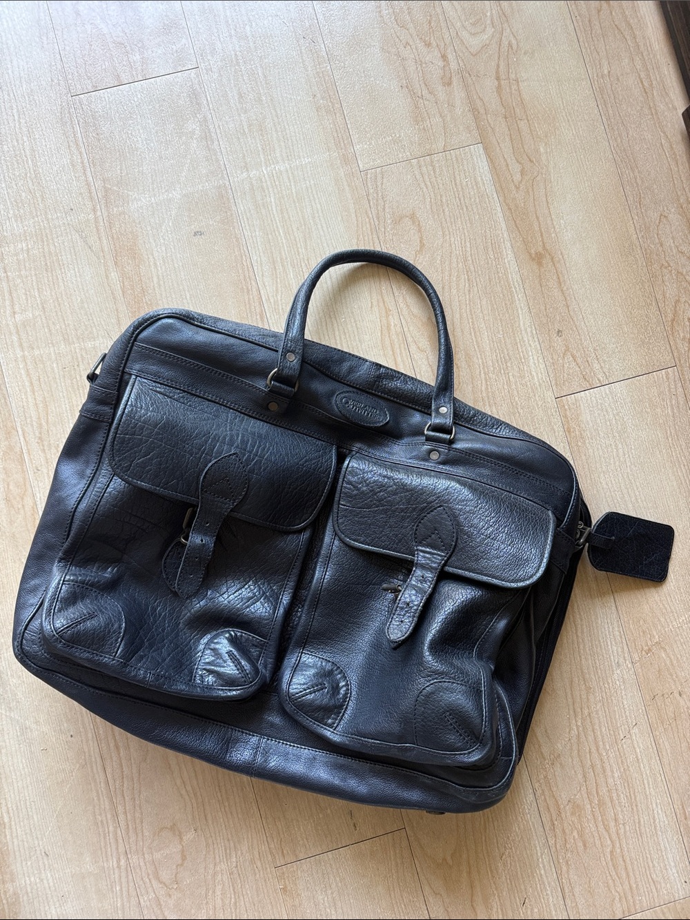 Black Leather Men’s Briefcase with Dual Front Pockets